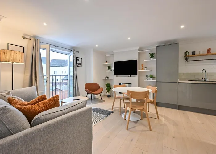 Cosy 2-Bed Apartment In Frome Near Town Centre!