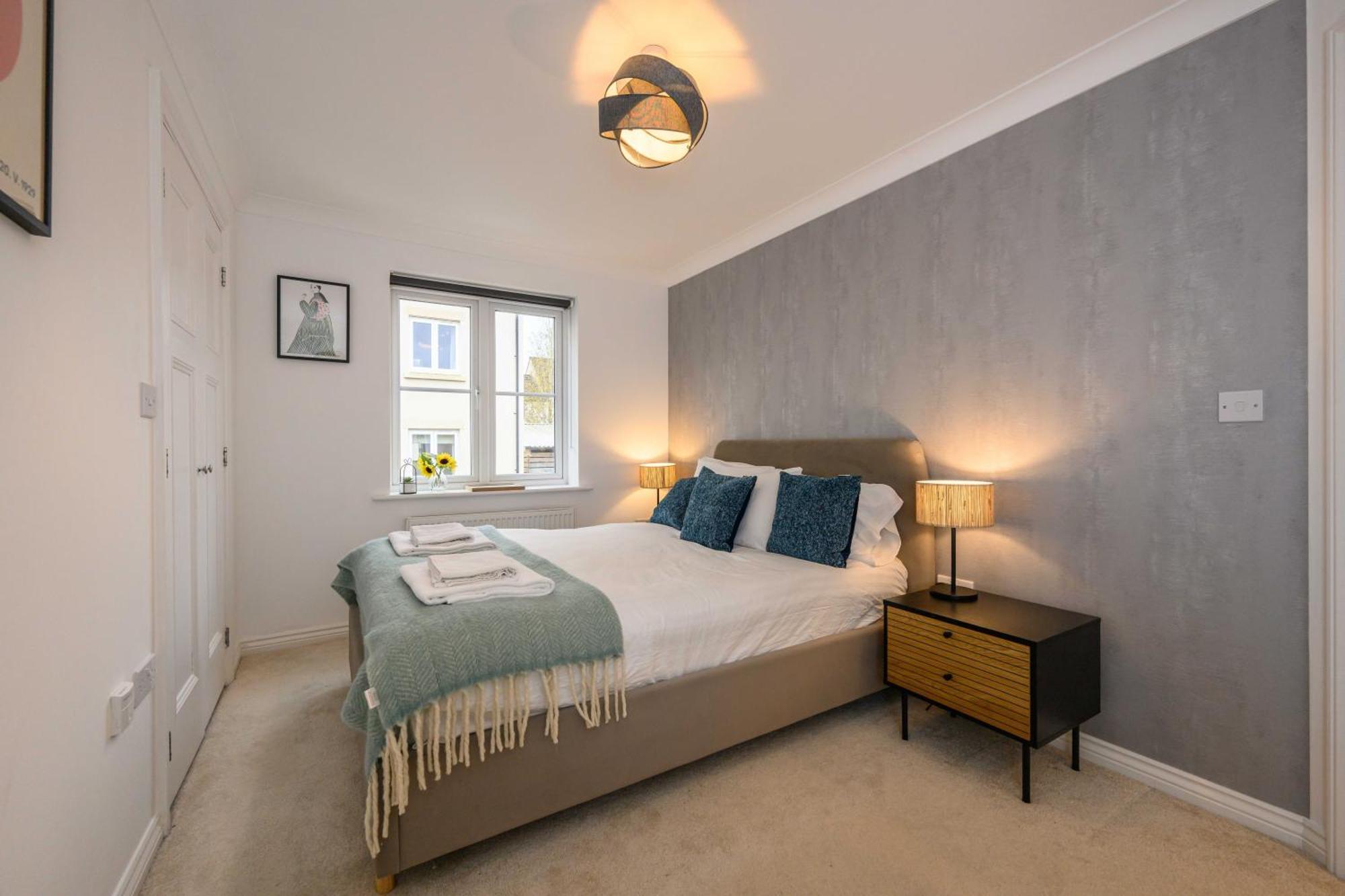 Apartment Cosy 2-bed In Near Town Centre! *