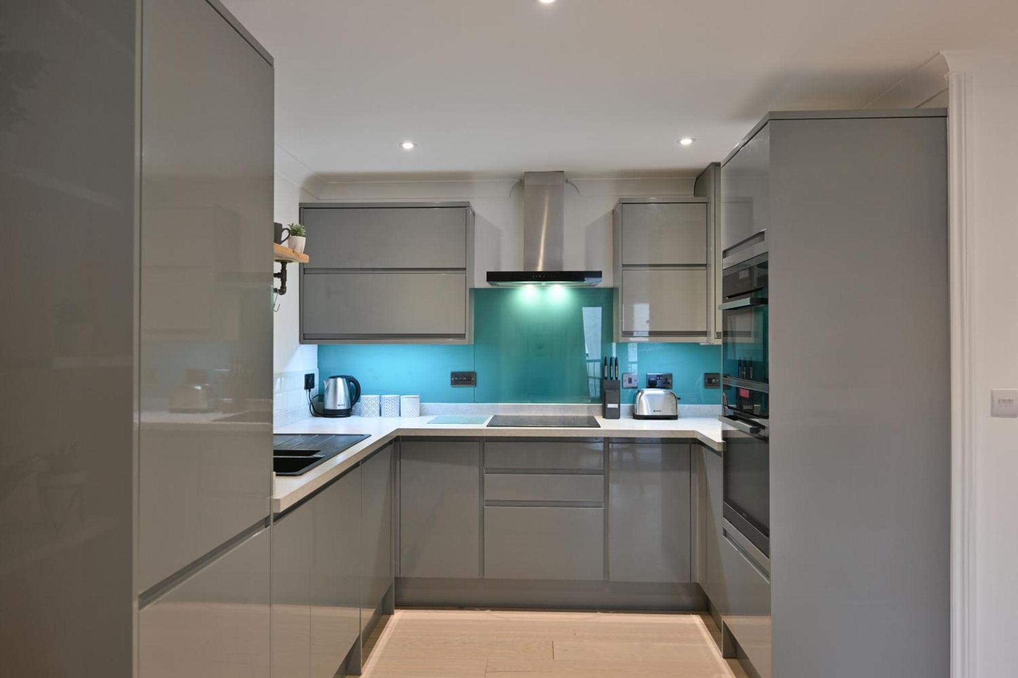 Apartment Cosy 2-bed In Near Town Centre!