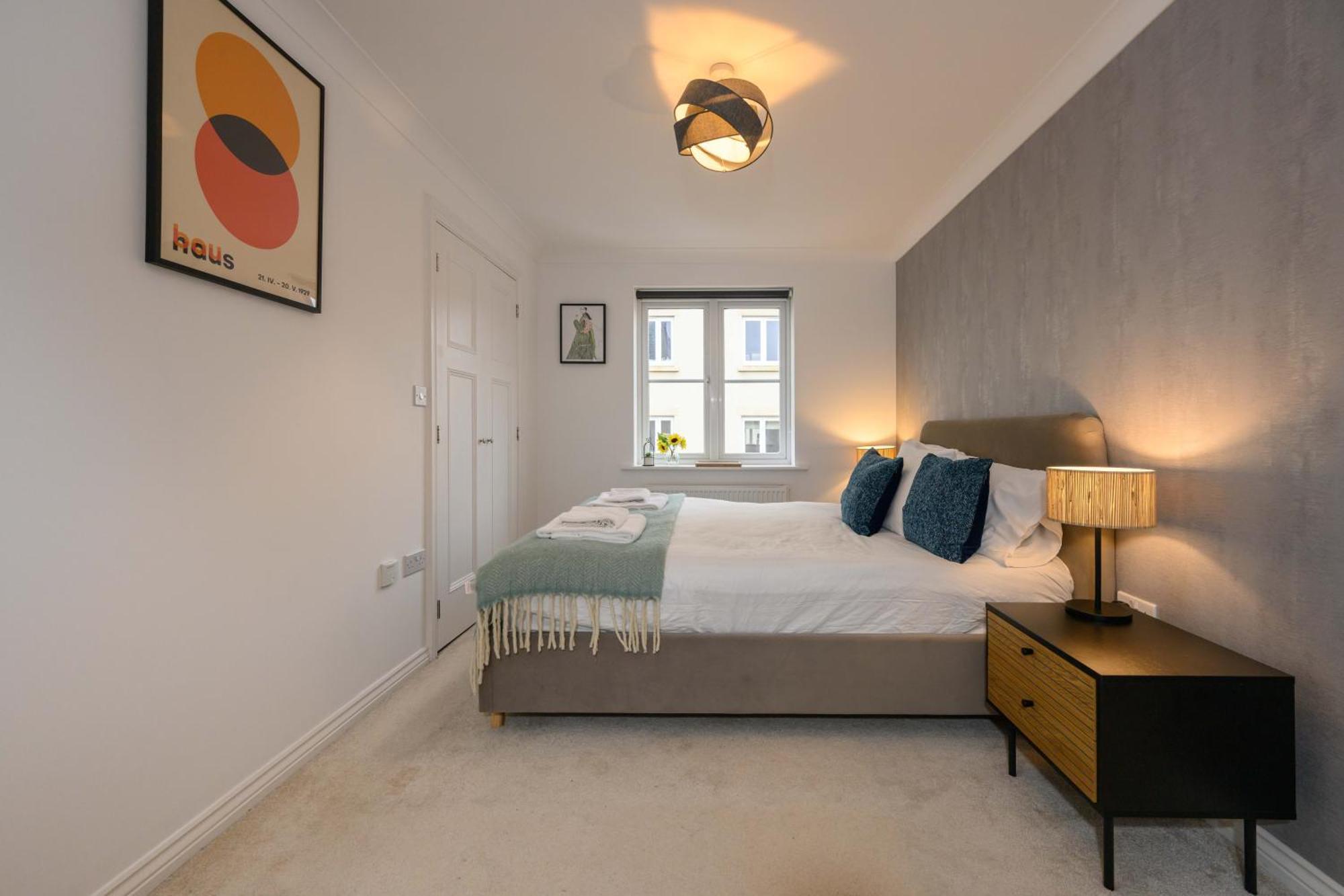 Cosy 2-bed In Near Town Centre!